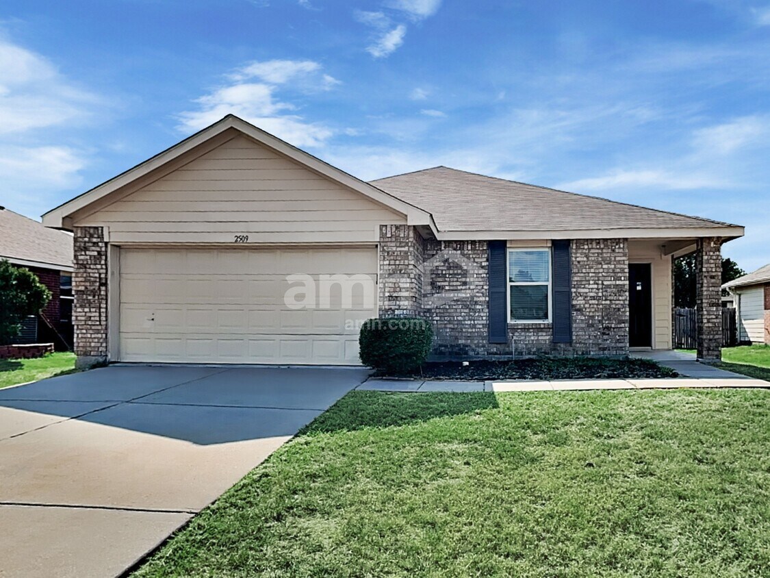 Foto principal - 2509 Margaret Ln