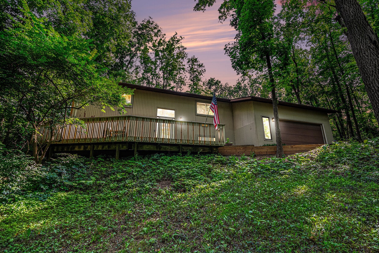 Photo - 423 Tamarack Dr (Saline, MI)