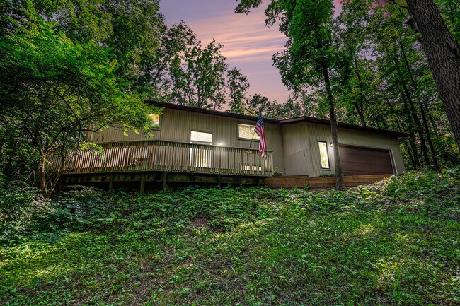 Foto del edificio - 423 Tamarack Dr