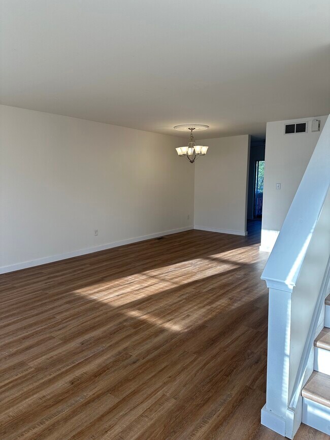 Foto del edificio - 517 Sally Ln