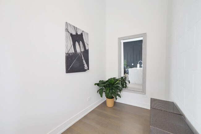 Foto del edificio - 2048 W Chicago Ave