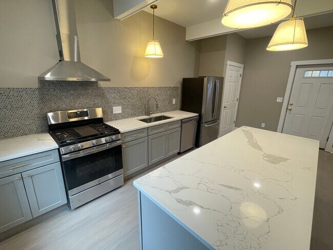 Foto del edificio - 2 Bedroom 1 Bath in the Village of Manlius- Only $750 Security Deposit