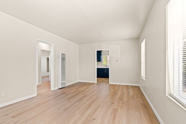 Foto del edificio - Fully Remodeled Oakland 2 Bed w/ Off-Street Parking
