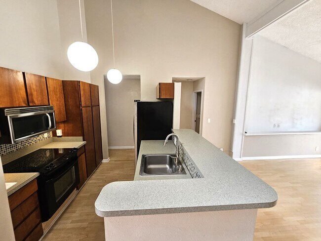 Building Photo - Puu Alii 3 bed, 2 bath with AC and garage!
