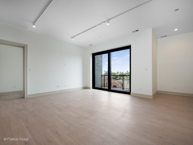 Building Photo - 3202 N Racine Ave