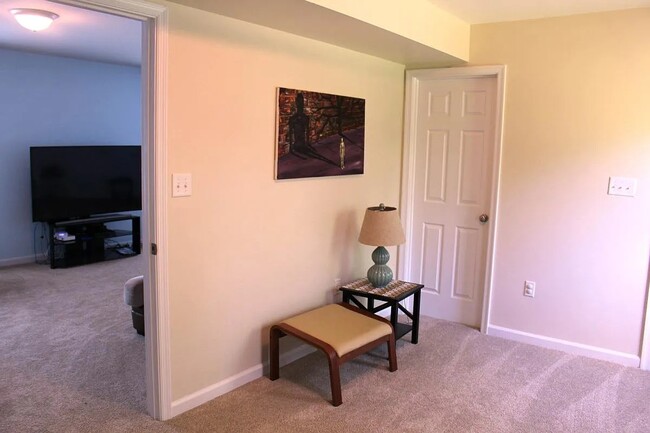 Foto del edificio - 42 Mullens Cir