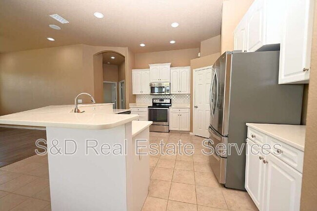 Foto del edificio - 2618 High Ridge Dr