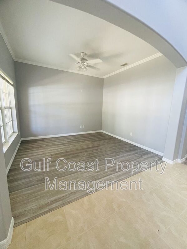Building Photo - 2827 Suncoast Lakes Blvd