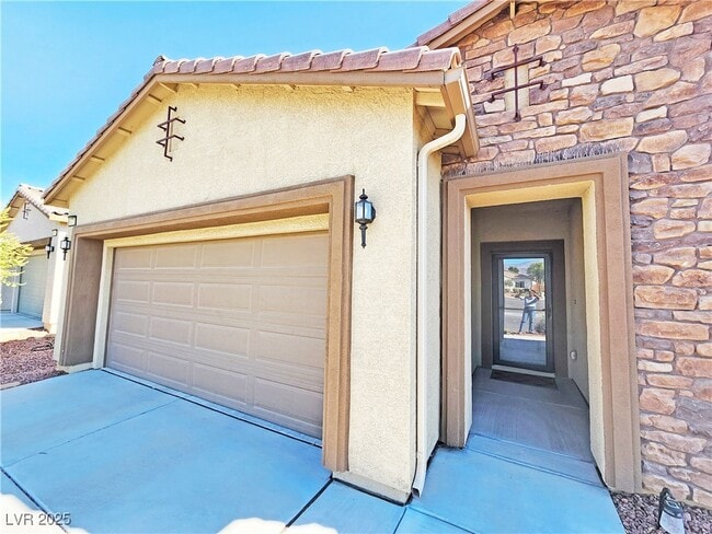 Building Photo - 5375 E La Campana Dr