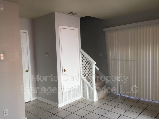 Building Photo - 1203 Southport Dr