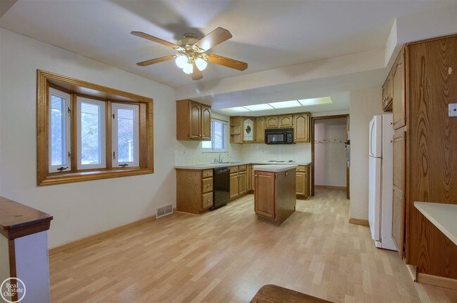 Building Photo - 38466 Hamon St