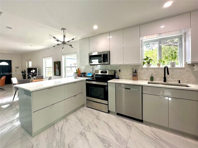 Foto del edificio - 229 NW 44th St