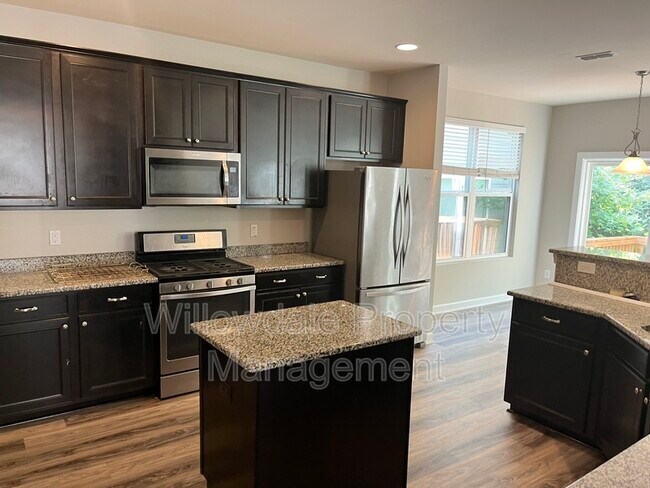 Foto del edificio - 204 Spring Pine Ln