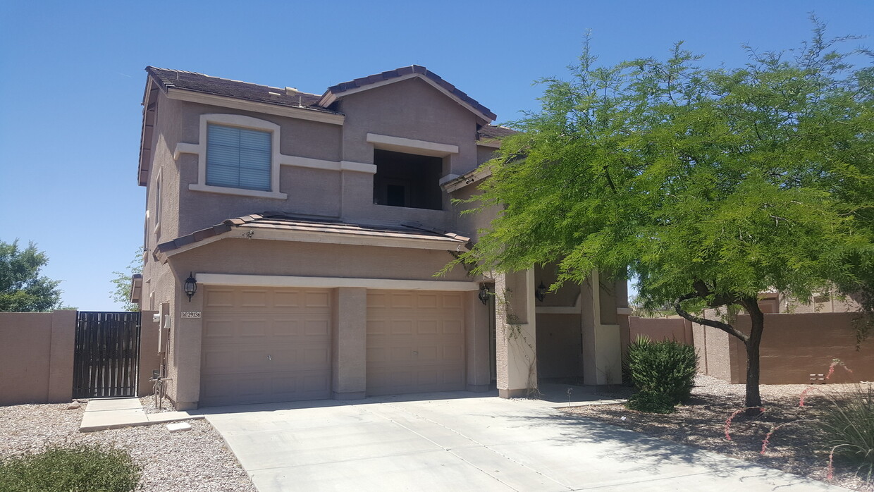 Primary Photo - Gorgeous cul-de-sac home right off the gol...