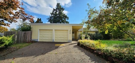 Building Photo - 400 NW Ponderosa Ave