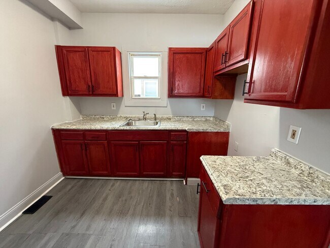 Foto del edificio - 3bd Single S. Collinwood Vouchers Only