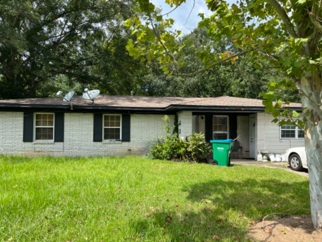 Building Photo - 3701 Devonshire Dr
