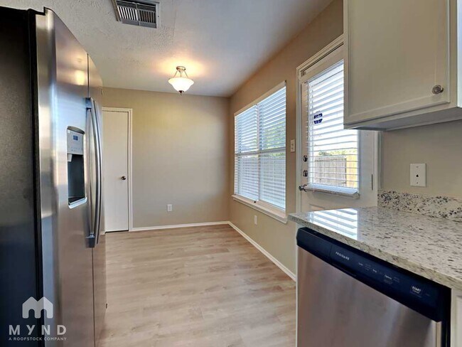 Foto del edificio - 9027 Farm Ridge Ln