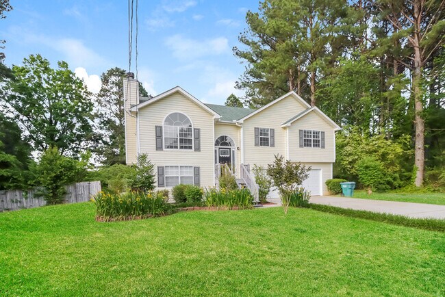 Building Photo - Newly Renovated! Available for immediate m...
