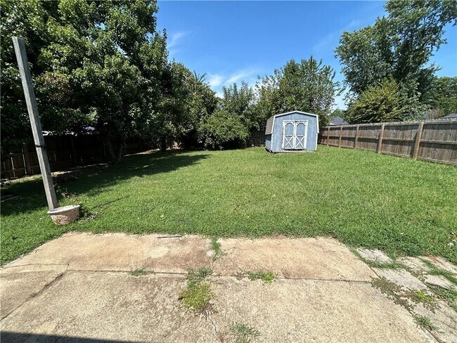 Foto del edificio - 481 Village Ln