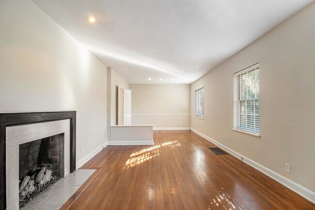Foto del edificio - 3 bedroom 2 bathroom house