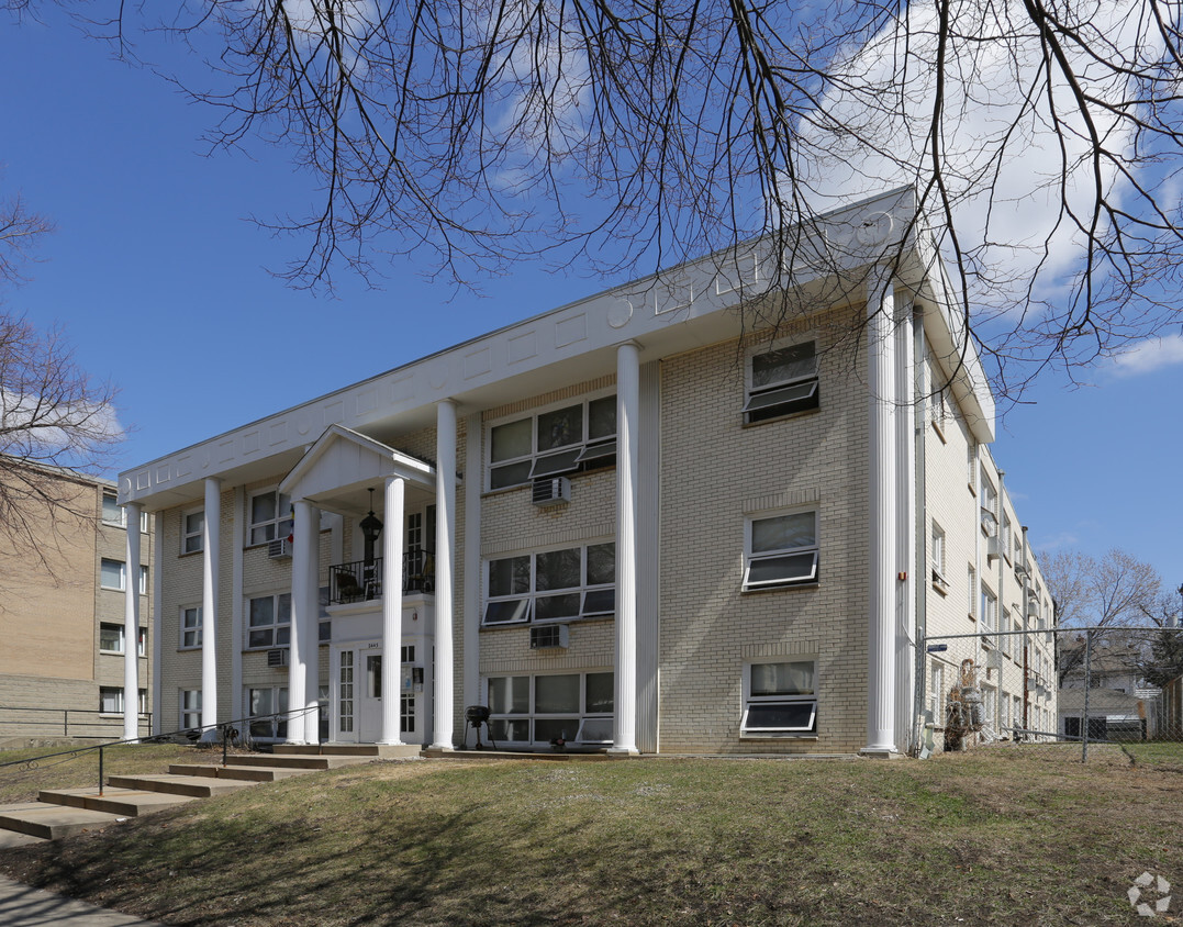 Primary Photo - Pillsbury Apartments