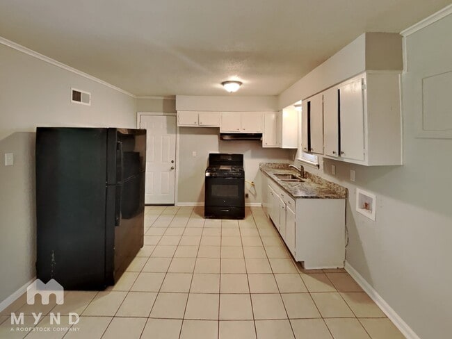 Building Photo - 2535 Eastbrook Dr