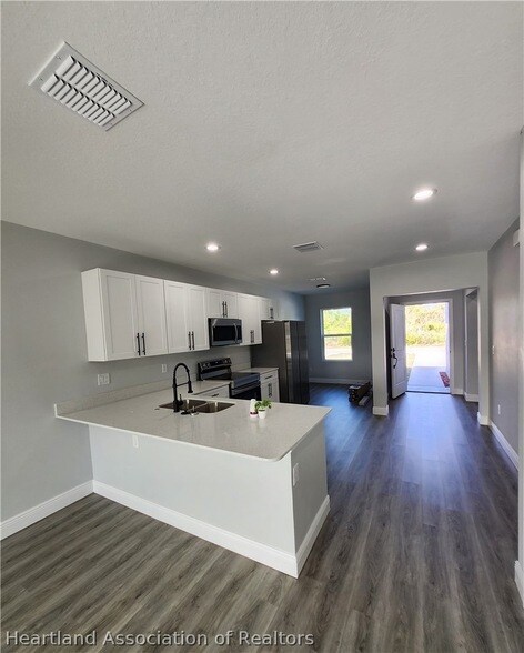 Foto del edificio - 6920 Dickinson Dr