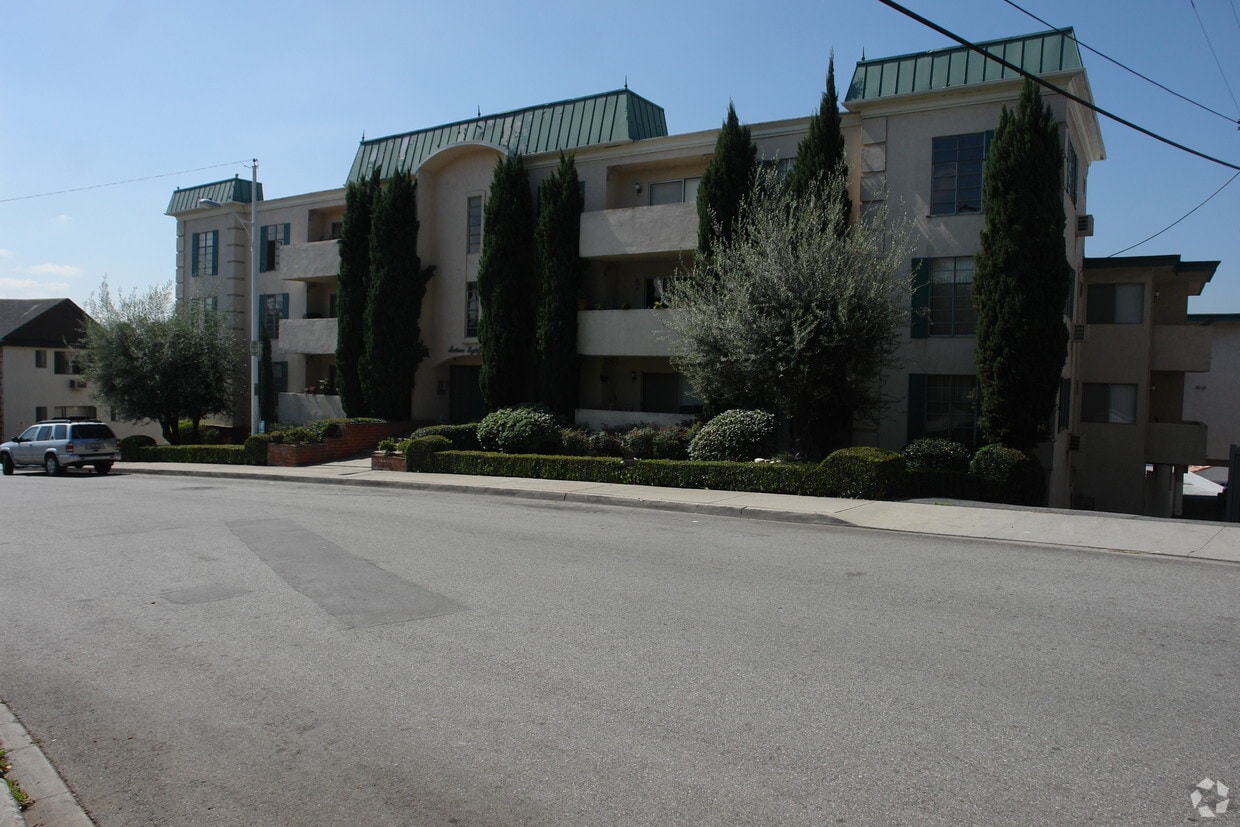 1689 Amberwood Dr, South Pasadena, CA 91030 Apartments in South