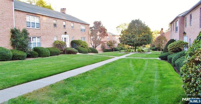 Foto del edificio - 522 Maple Ave