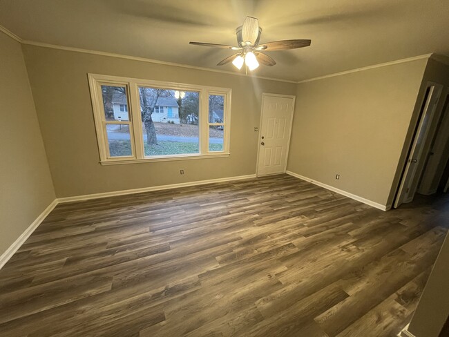 Entry way and living room - 938 Summer Dr