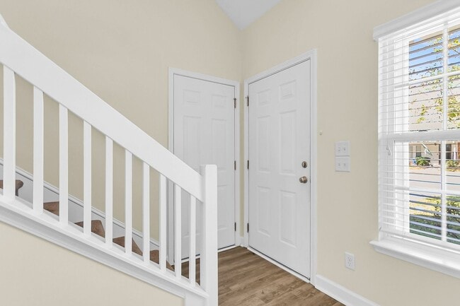 Foto del edificio - Beautiful FOUR bedroom townhome in Goose Creek!