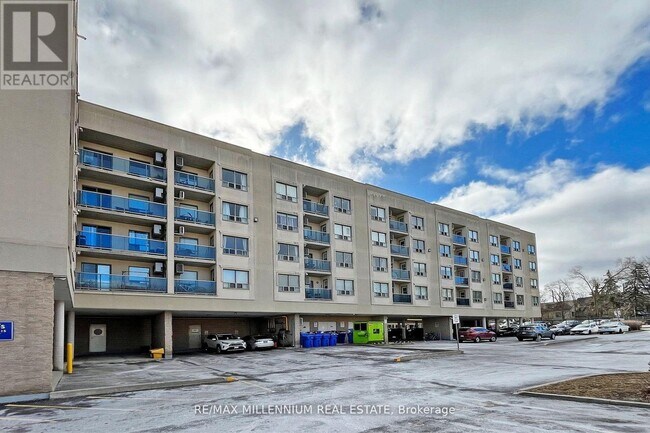 Photo du bâtiment - 160 Wellington St E