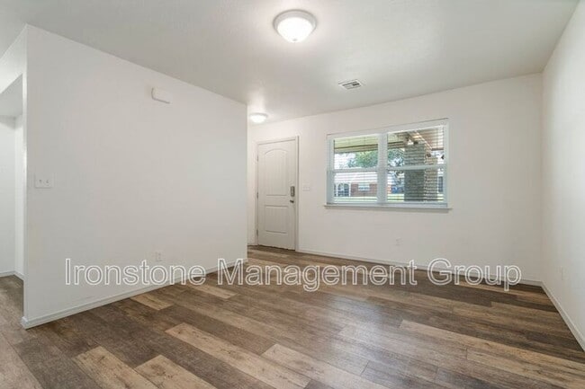 Building Photo - 5032 S Hudson Ave