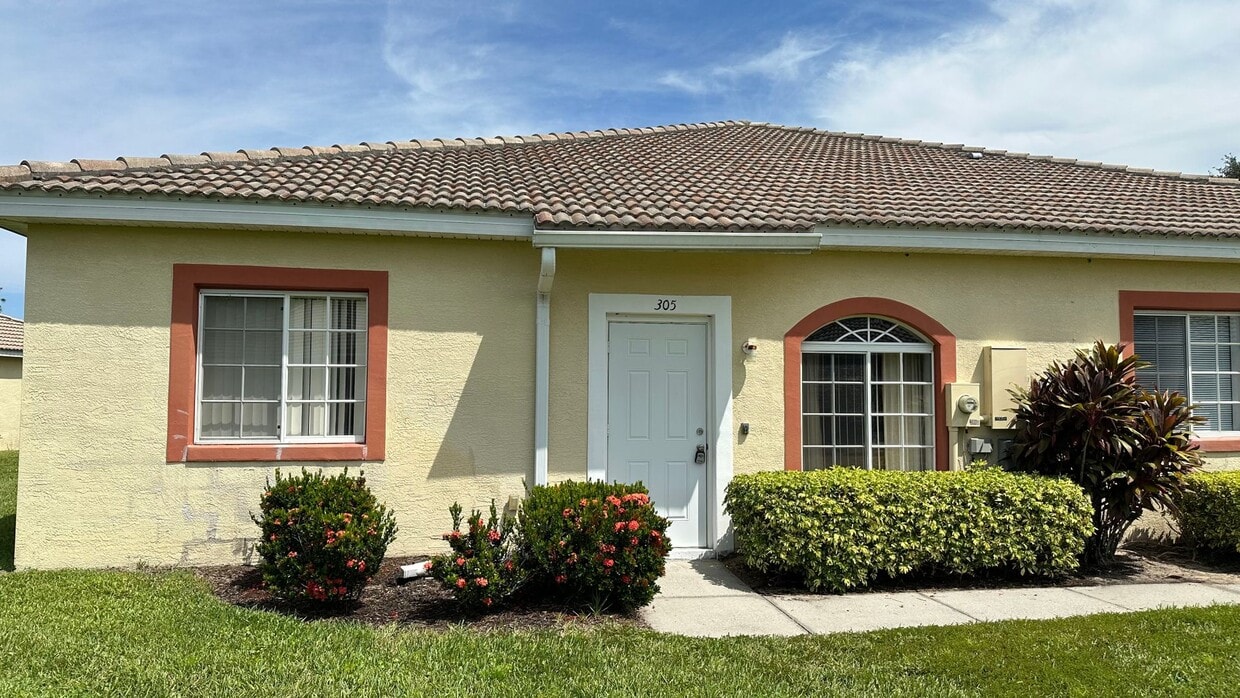 305 Port Pleasant Dr, Poinciana, FL 34759 Condo for Rent in Poinciana