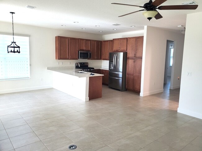 Building Photo - 11681 SW Oceanus Blvd