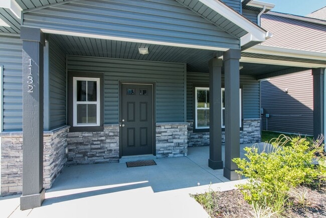 Building Photo - 1132 Eagle's View Dr