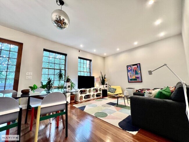 Foto del edificio - 3 bedroom in Brooklyn NY 11222