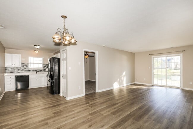 Building Photo - 6667 W Longview Dr