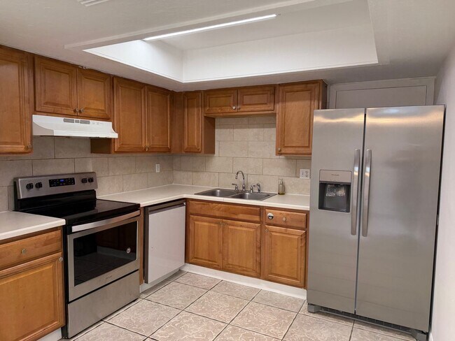 Foto del edificio - 2208 N Lockwood Ridge Rd