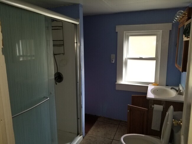 Building Photo - 2 bedroom 1 bath home in Saint James