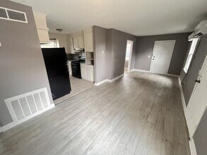 Building Photo - 310 N Parson St
