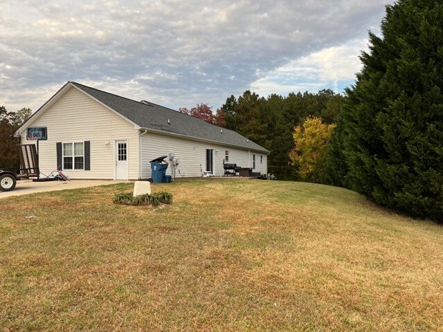 Foto del edificio - 4361 Frank Dellinger Ln