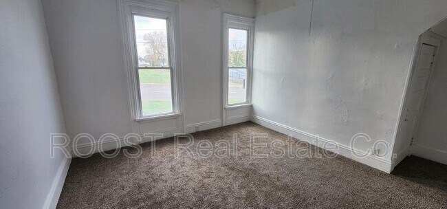 Building Photo - 1111 1/2-262 Selma Rd