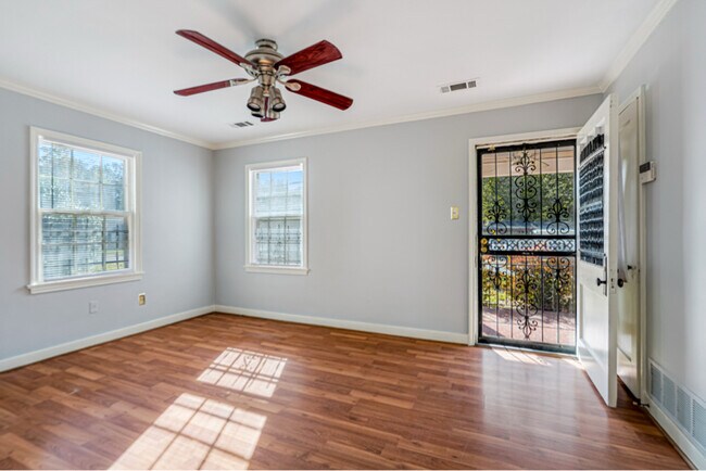 Foto del edificio - 2756 Garden Ln