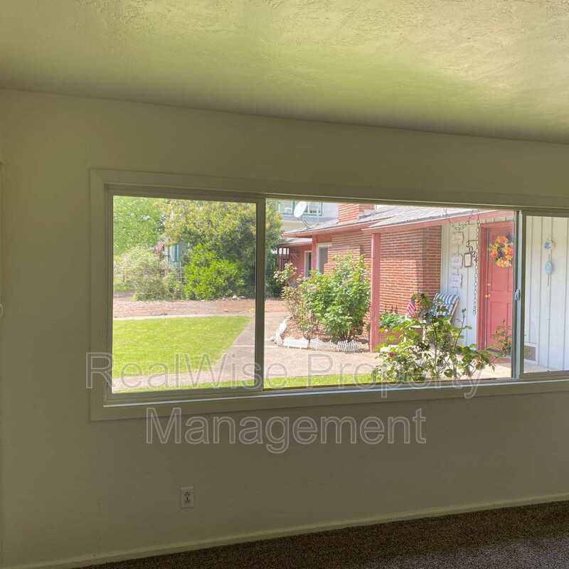 3028 NE Douglas Ave, Roseburg, OR 97470 Condo for Rent in Roseburg