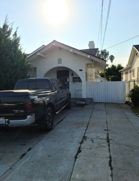 Front of Property - 929 Camulos St