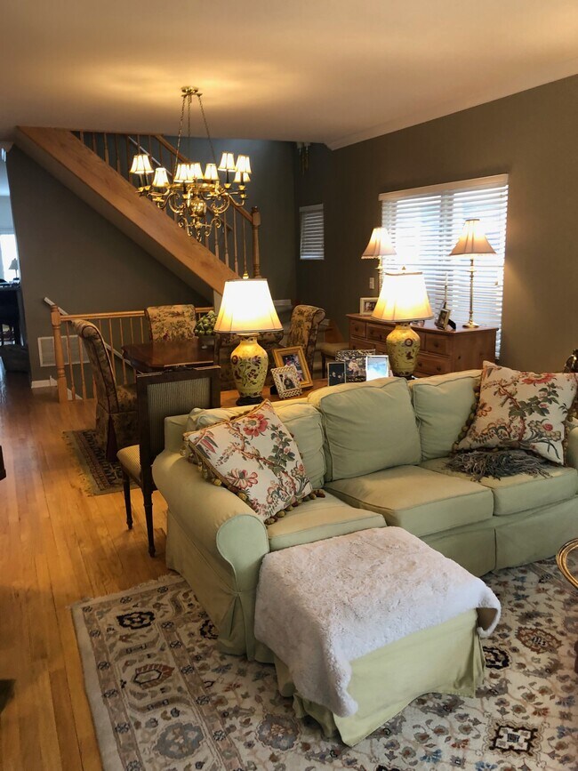 Living Room/Dining Room - 1604 W Edgewater Ave