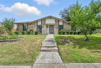 Building Photo - 615 Button Dr