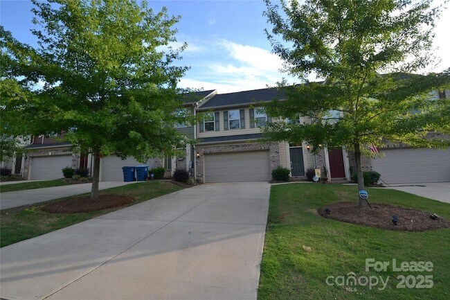 Building Photo - 1606 Fleetwood Dr